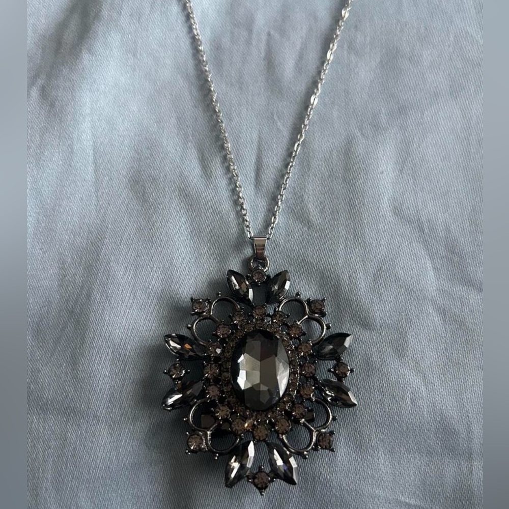 Elegant Silver and Black Pendant Necklace